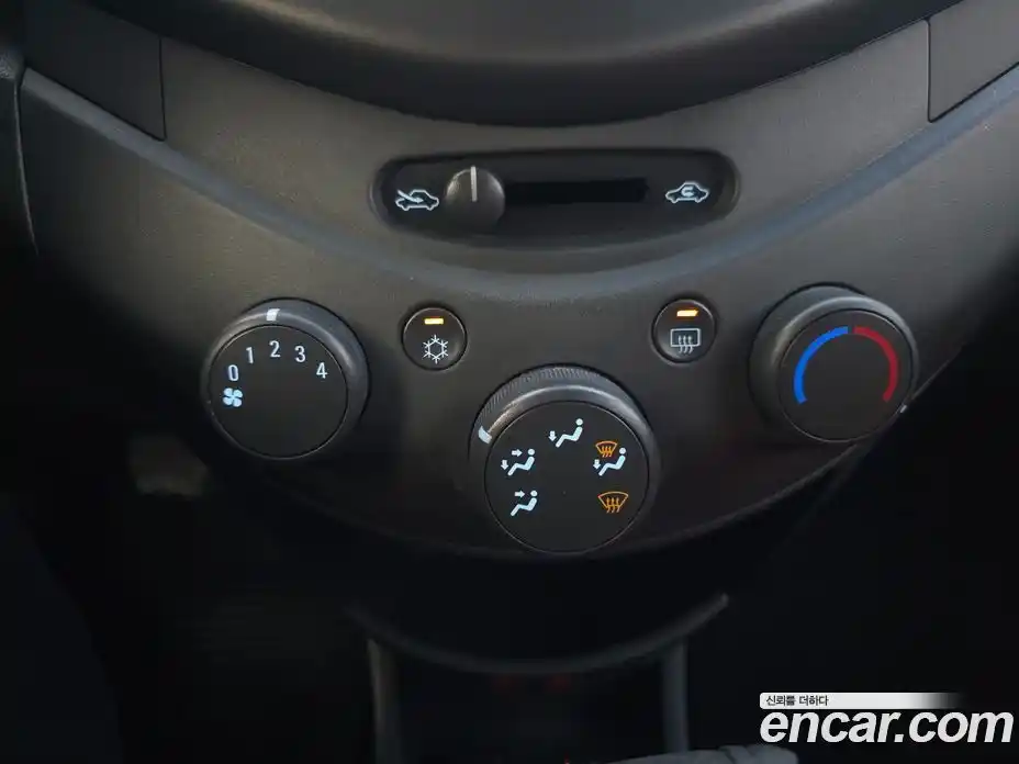 Chevrolet Spark 2012 1.0 Автомат в Москве № 619238, фото 16