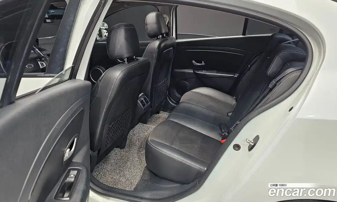 Renault SM3 2015 1.6 Автомат в Москве № 619919, фото 11