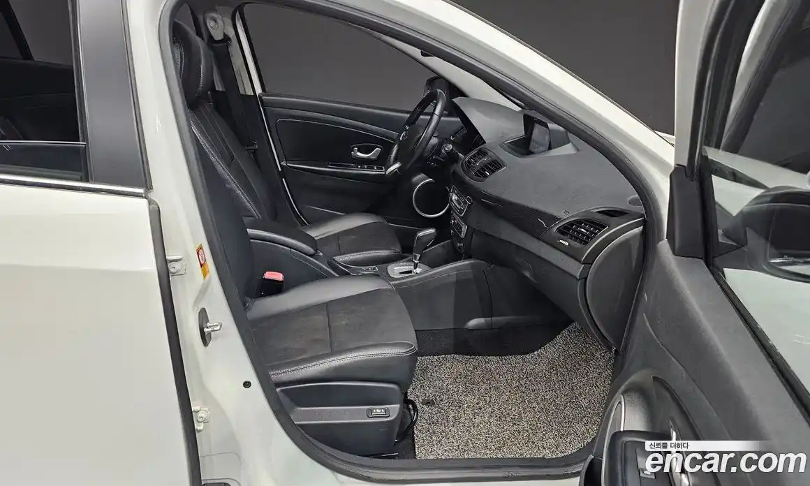 Renault SM3 2015 1.6 Автомат в Москве № 619919, фото 12