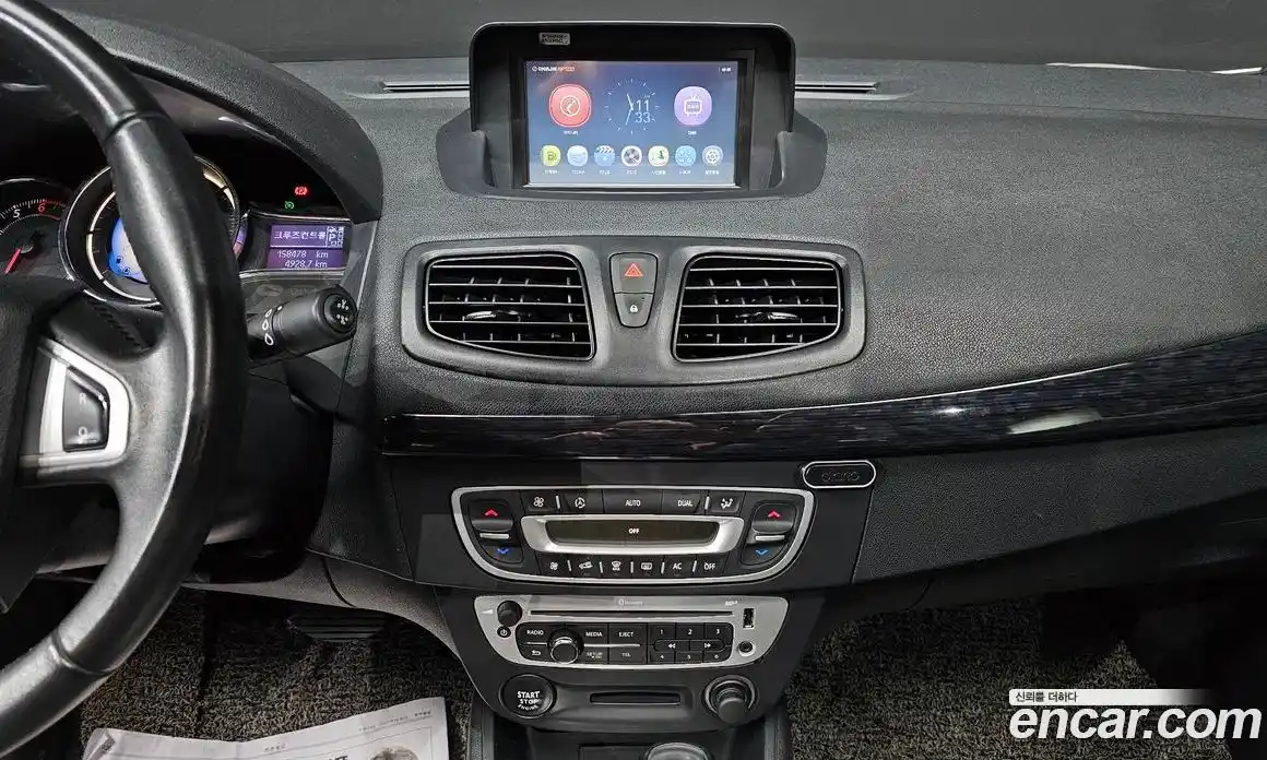 Renault SM3 2015 1.6 Автомат в Москве № 619919, фото 17