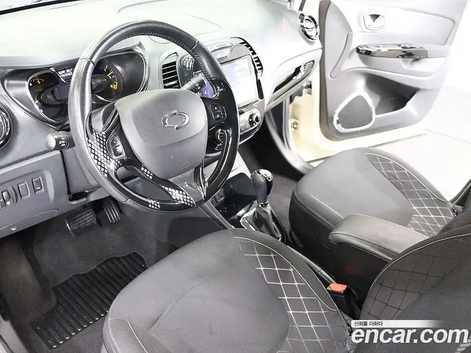 Renault QM3 2014 1.5 Автомат в Москве № 620238, фото 17