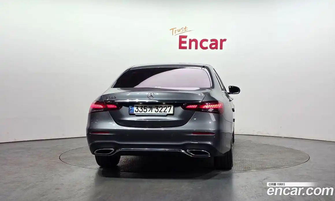 Mercedes-Benz E-Class 2023 2.0 Автомат в Москве № 623906, фото 4