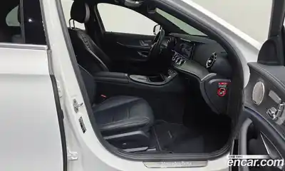 Mercedes-Benz E-Class 2022 2.0 Автомат в Москве № 624149, миниатюра 11