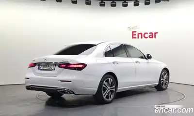 Mercedes-Benz E-Class 2022 2.0 Автомат в Москве № 624149, миниатюра 2