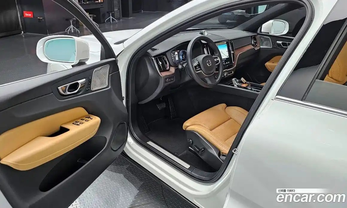 Volvo XC60 2021 2.0 Автомат в Москве № 626333, фото 11