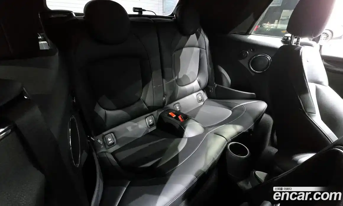 Mini Cooper Convertible 2016 1.5 Автомат в Москве № 628104, фото 12