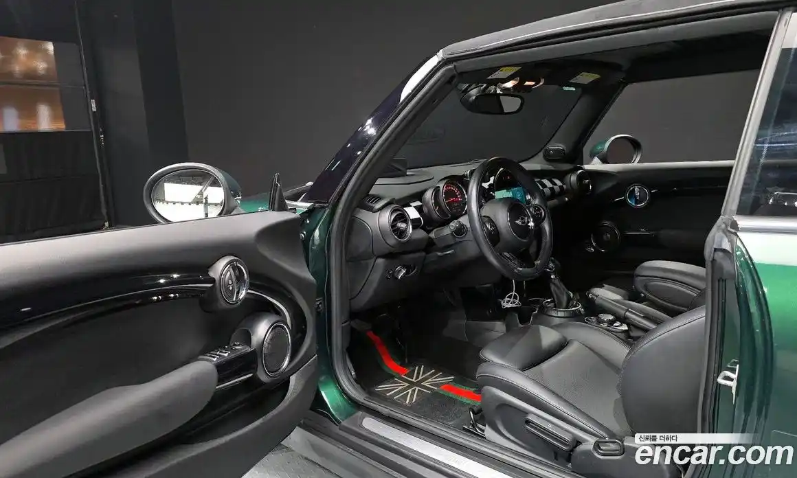 Mini Cooper Convertible 2016 1.5 Автомат в Москве № 628104, фото 10