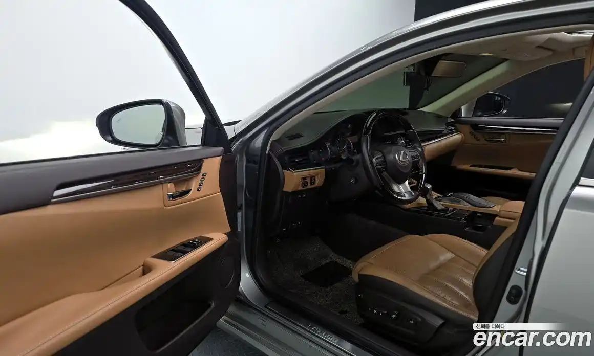 Lexus ES 2016 2.5 Автомат в Москве № 628604, фото 11