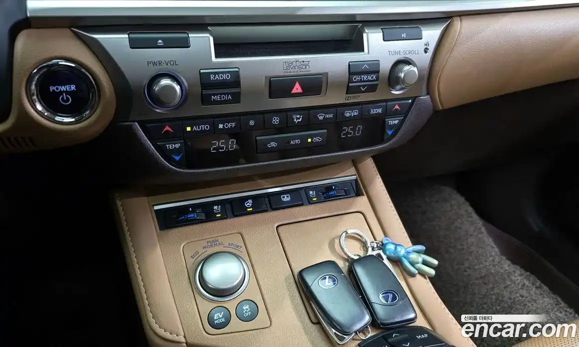 Lexus ES 2016 2.5 Автомат в Москве № 628604, фото 16