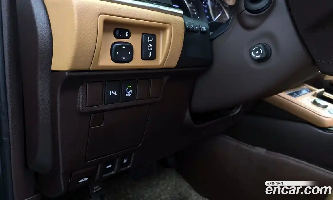 Lexus ES 2016 2.5 Автомат в Москве № 628604, фото 18