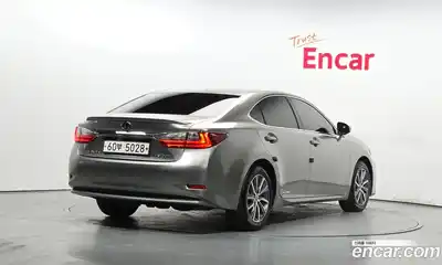 Lexus ES 2016 2.5 Автомат в Москве № 628604, миниатюра 2