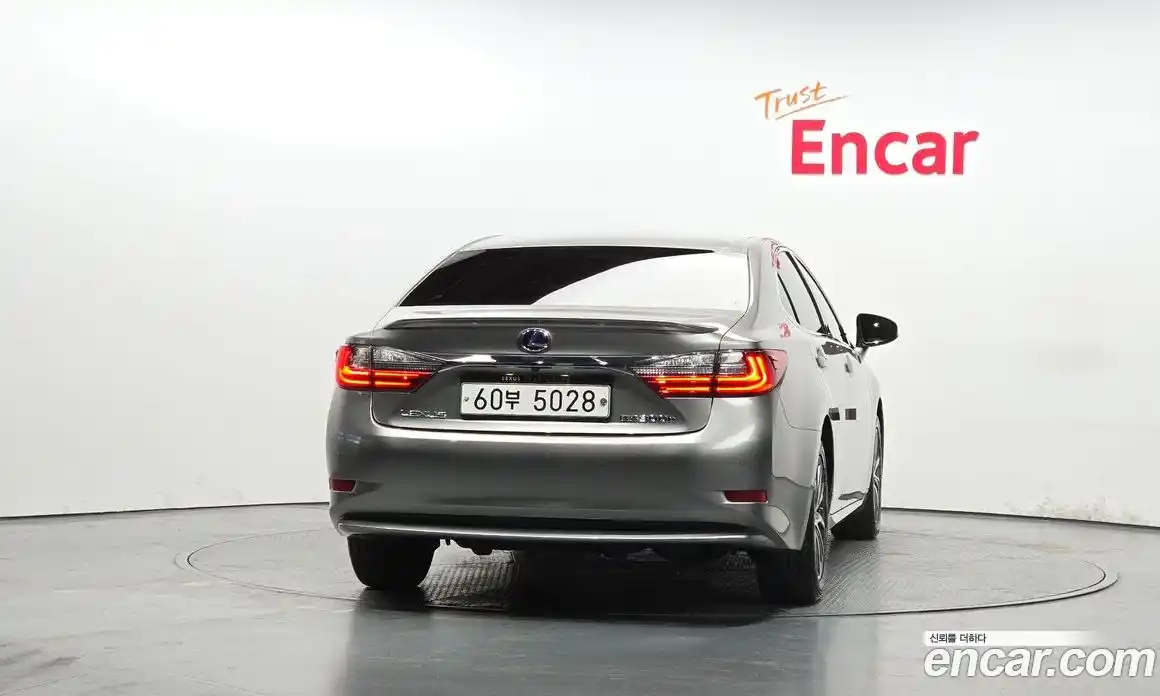 Lexus ES 2016 2.5 Автомат в Москве № 628604, фото 4