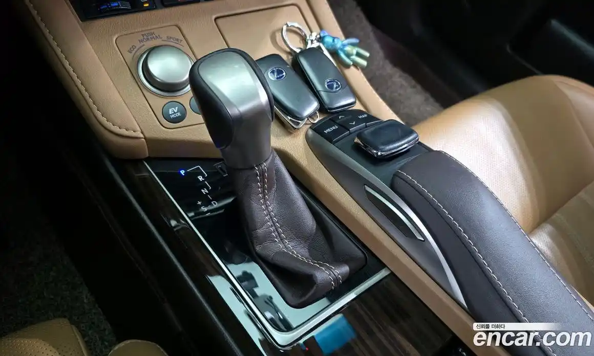 Lexus ES 2016 2.5 Автомат в Москве № 628604, фото 9