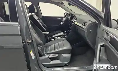 Volkswagen Tiguan 2023 2.0 Автомат в Москве № 628951, миниатюра 11