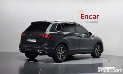 Volkswagen Tiguan 2023 2.0 Автомат в Москве № 628951, миниатюра 2