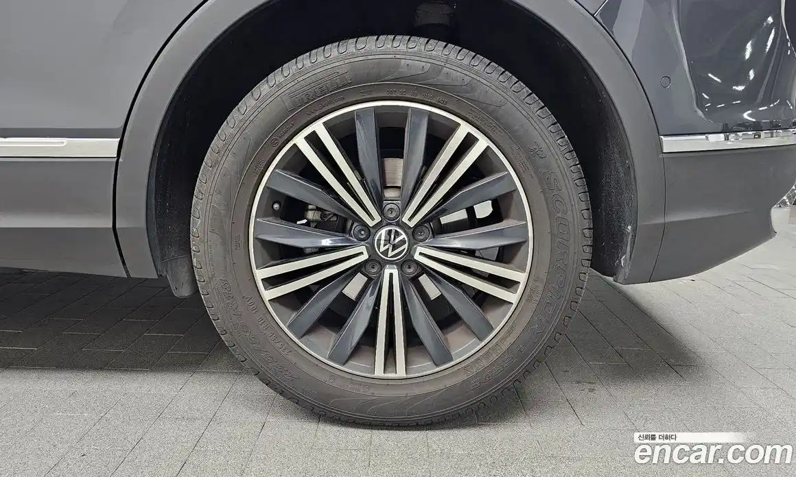 Volkswagen Tiguan 2023 2.0 Автомат в Москве № 628951, фото 5