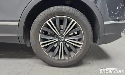 Volkswagen Tiguan 2023 2.0 Автомат в Москве № 628951, миниатюра 5