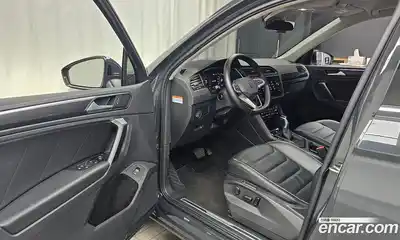 Volkswagen Tiguan 2023 2.0 Автомат в Москве № 628951, миниатюра 10