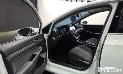 Volkswagen Golf 2023 2.0 Автомат в Москве № 628987, миниатюра 11