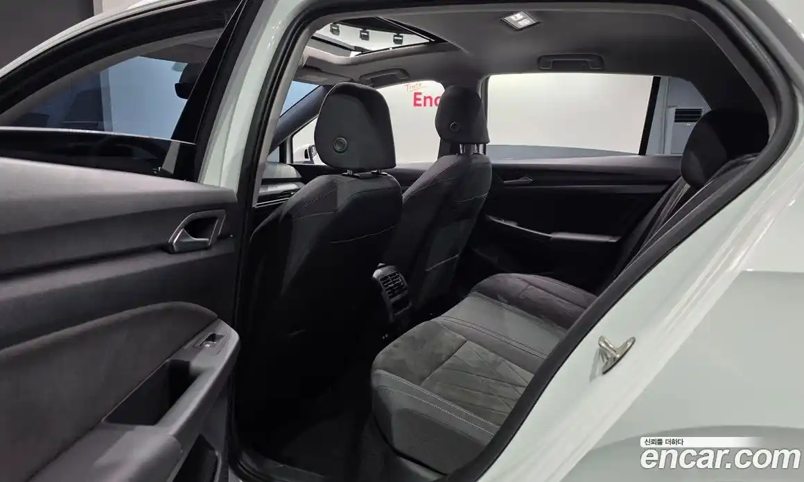 Volkswagen Golf 2023 2.0 Автомат в Москве № 628987, фото 12