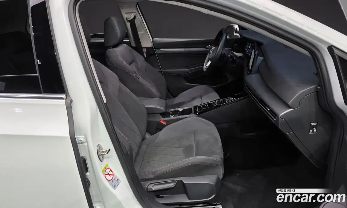 Volkswagen Golf 2023 2.0 Автомат в Москве № 628987, фото 10