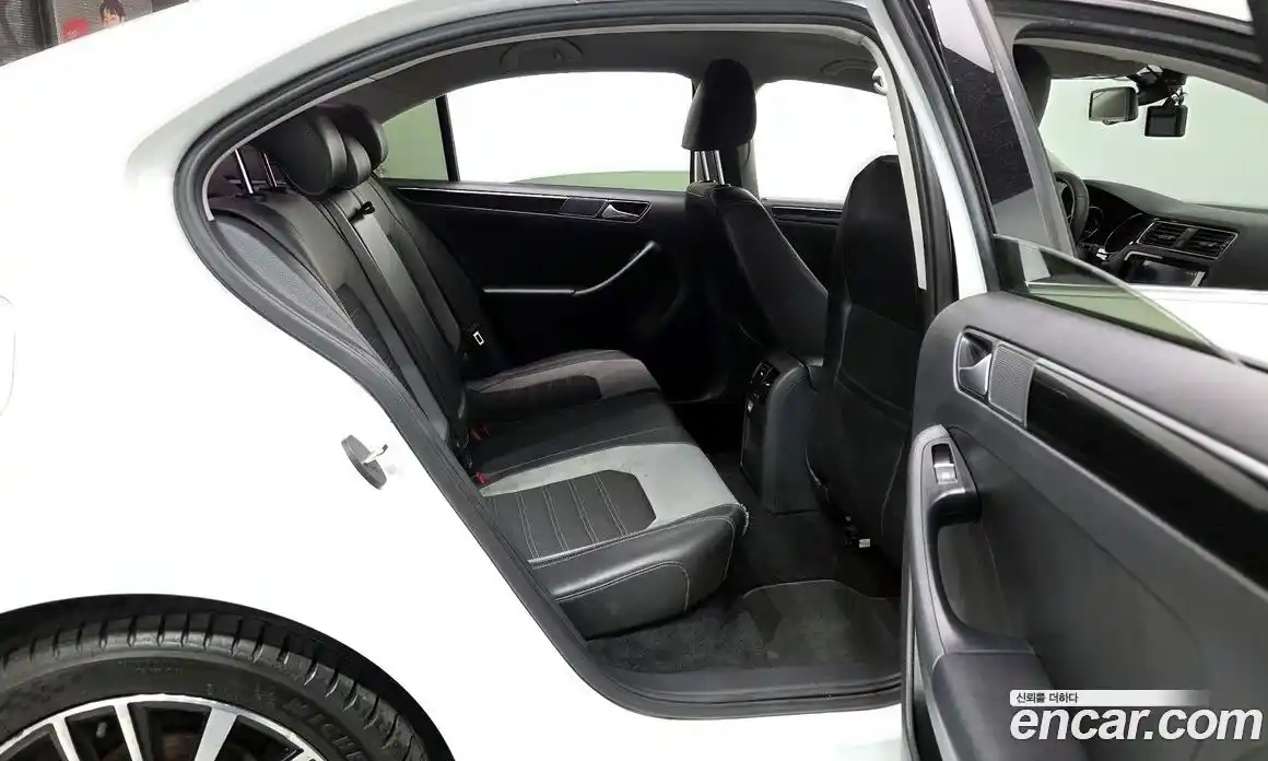 Volkswagen Jetta 2015 2.0 Автомат в Москве № 629150, фото 12