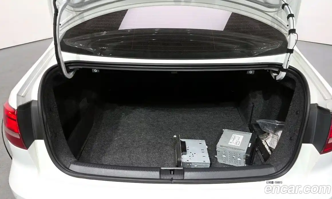 Volkswagen Jetta 2015 2.0 Автомат в Москве № 629150, фото 20