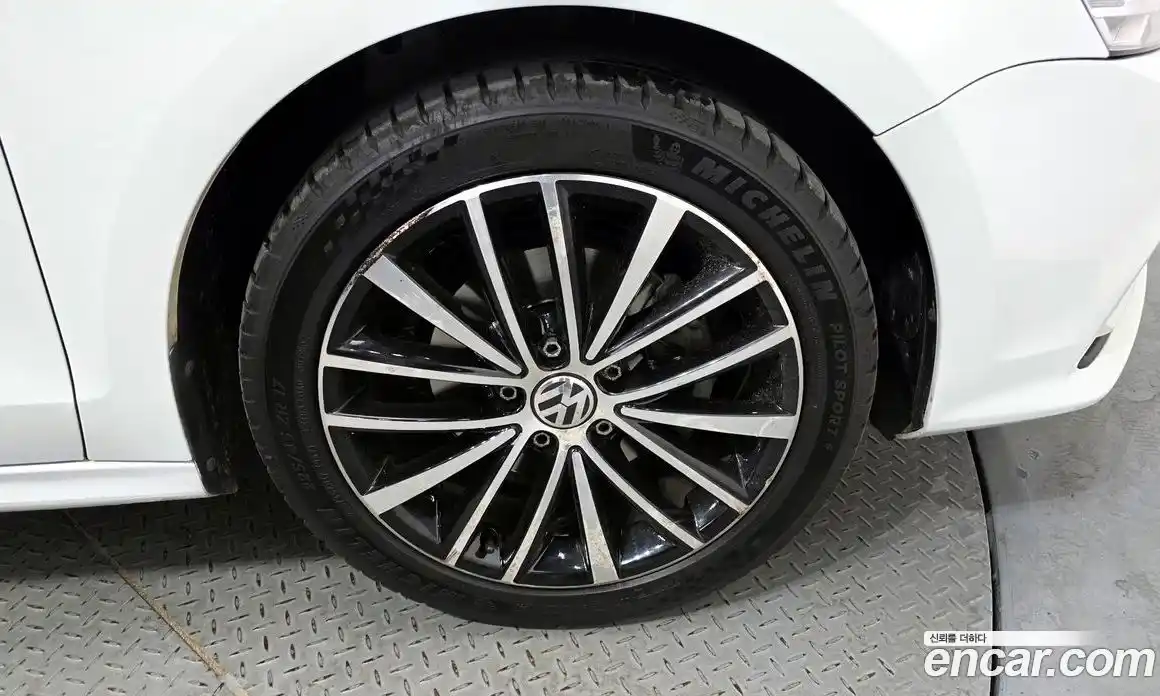 Volkswagen Jetta 2015 2.0 Автомат в Москве № 629150, фото 5