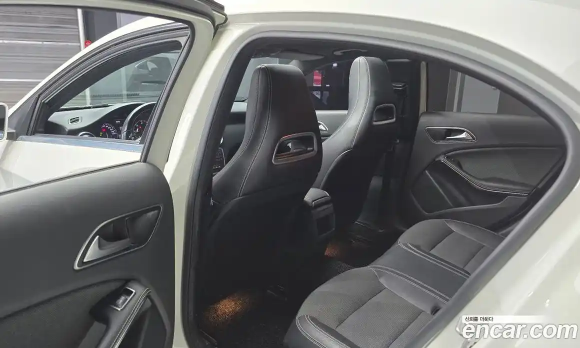 Mercedes-Benz A-Class 2015 1.5 Автомат в Москве № 161724, фото 13