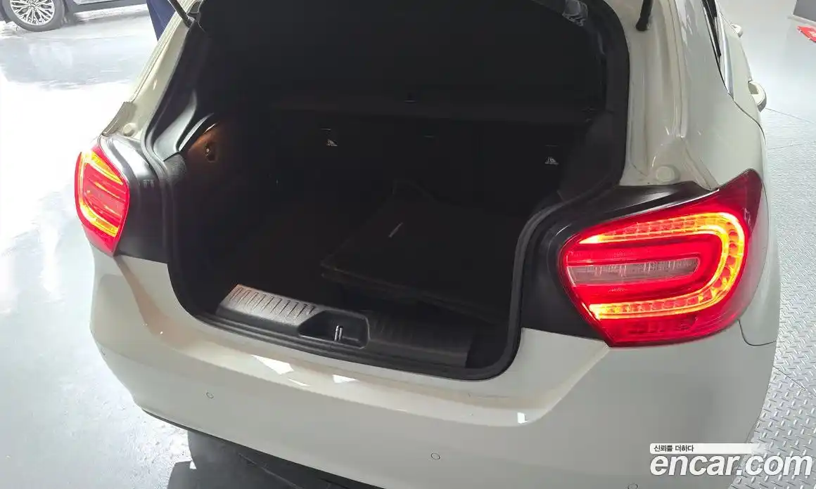 Mercedes-Benz A-Class 2015 1.5 Автомат в Москве № 161724, фото 20