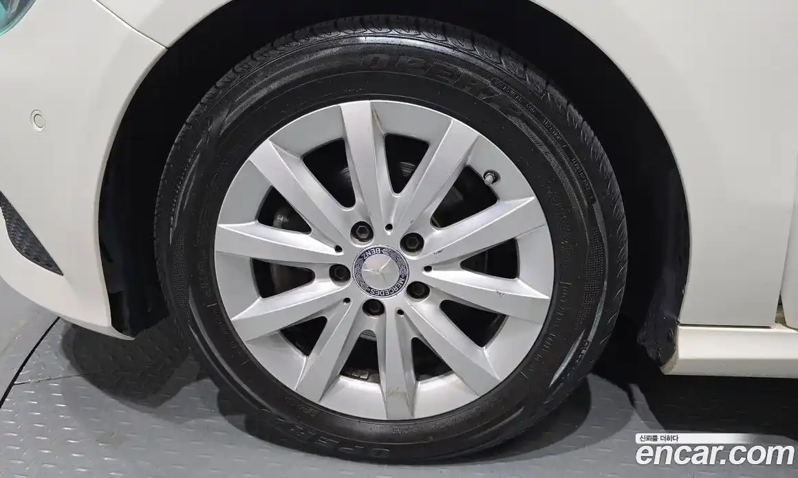 Mercedes-Benz A-Class 2015 1.5 Автомат в Москве № 161724, фото 5