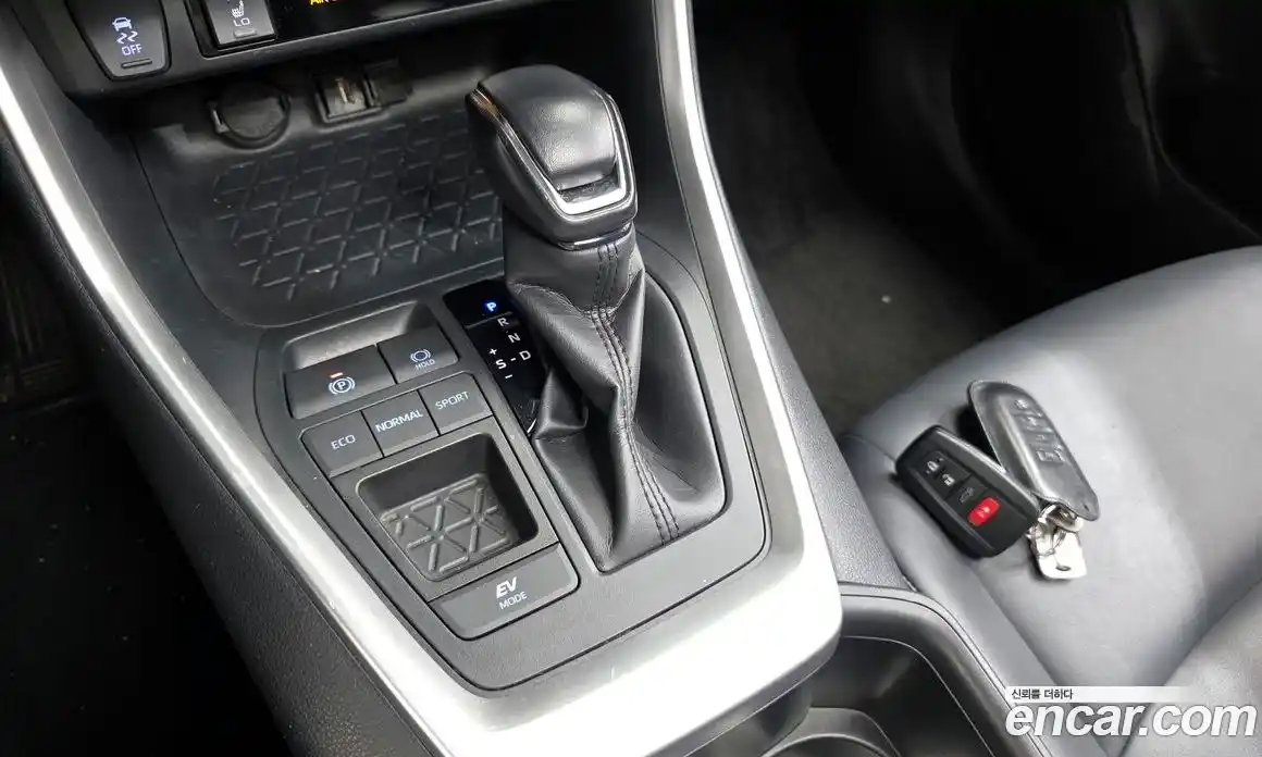 Toyota RAV4 2022 2.5 Автомат в Москве № 170279, фото 9