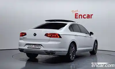 Volkswagen Passat 2018 2.0 Автомат в Москве № 199311, миниатюра 2