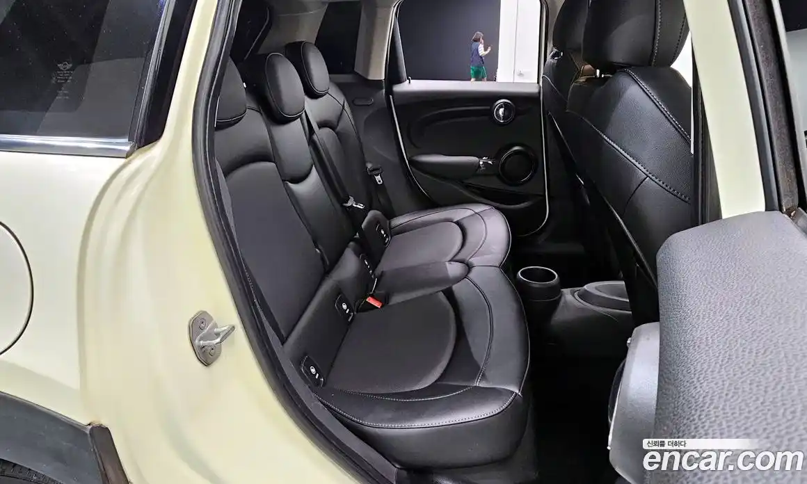 Mini Cooper 2015 1.5 Автомат в Москве № 214383, фото 12