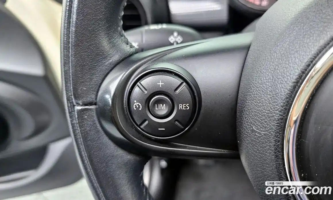 Mini Cooper 2015 1.5 Автомат в Москве № 214383, фото 16