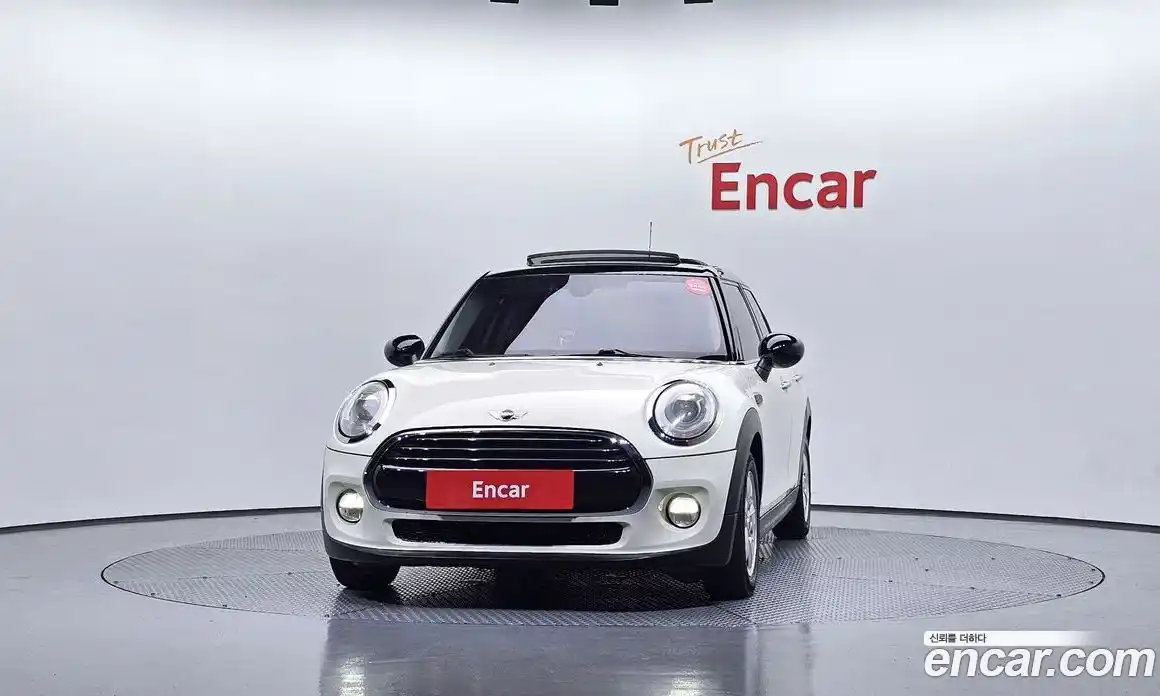 Mini Cooper 2015 1.5 Автомат в Москве № 214383, фото 3