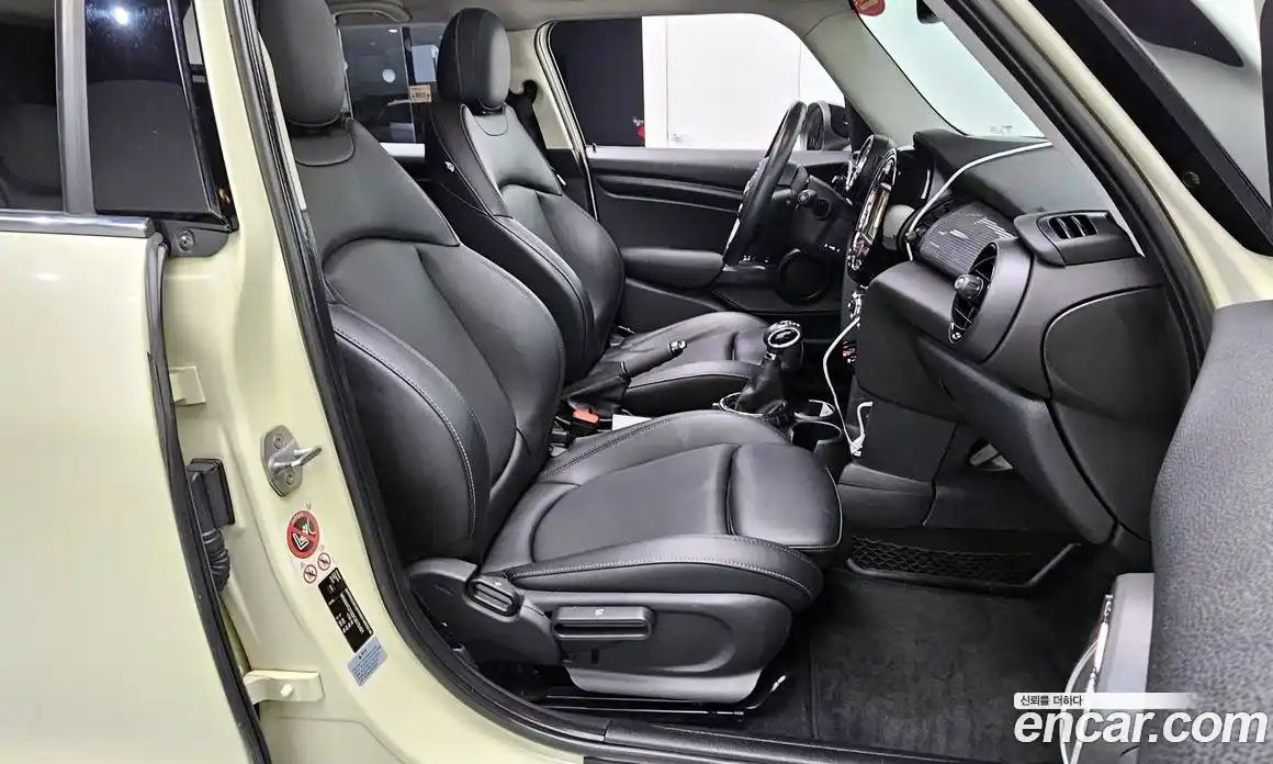 Mini Cooper 2015 1.5 Автомат в Москве № 214383, фото 10