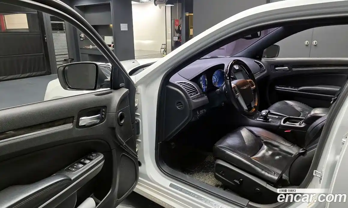 Chrysler 300C 2012 3.6 Автомат в Москве № 256773, фото 10