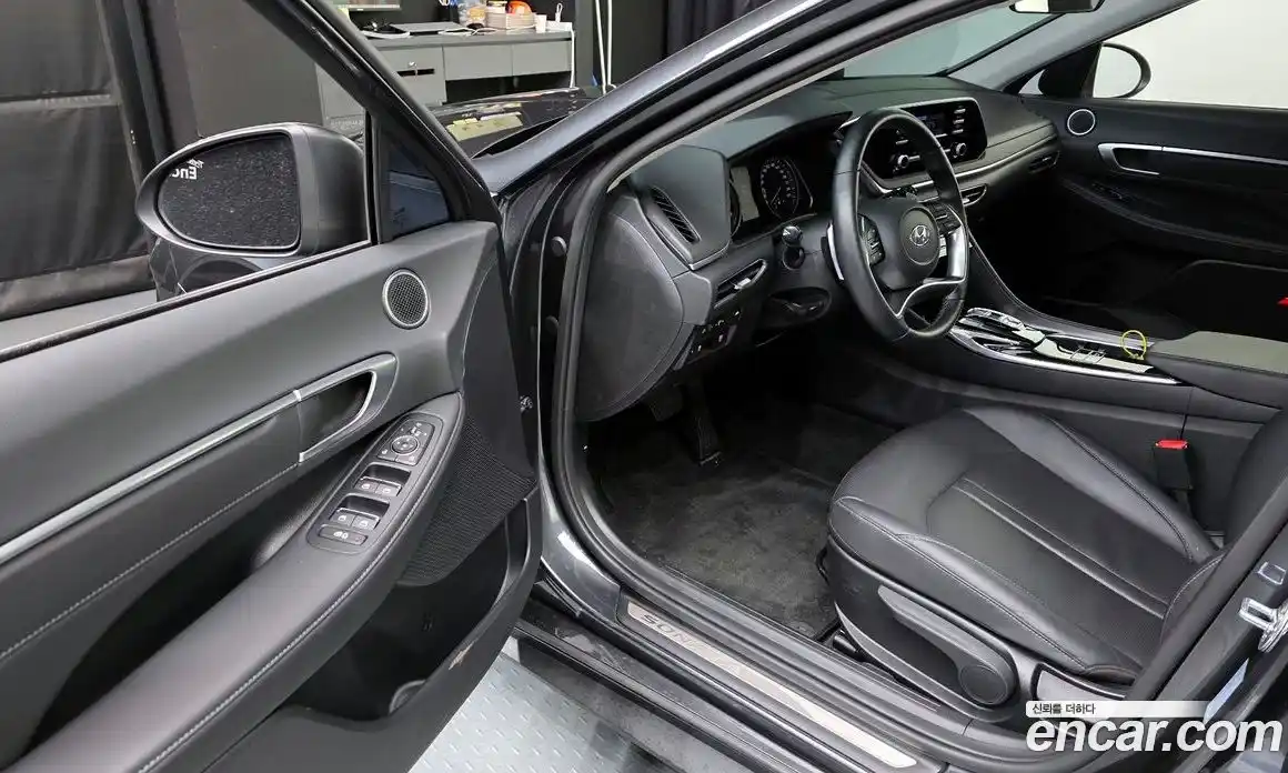 Hyundai Sonata 2022 2.0 Автомат в Москве № 582668, фото 10