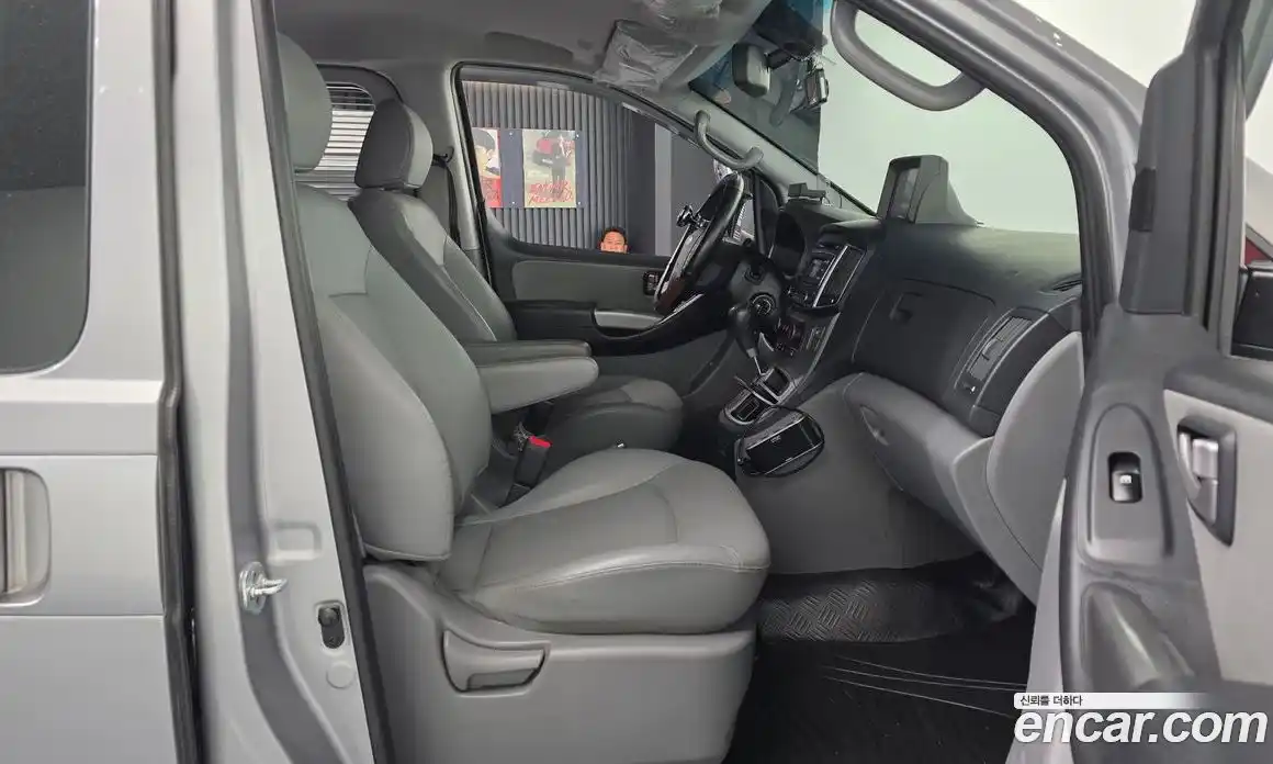 Hyundai Starex 2016 2.5 Автомат в Москве № 583603, фото 11