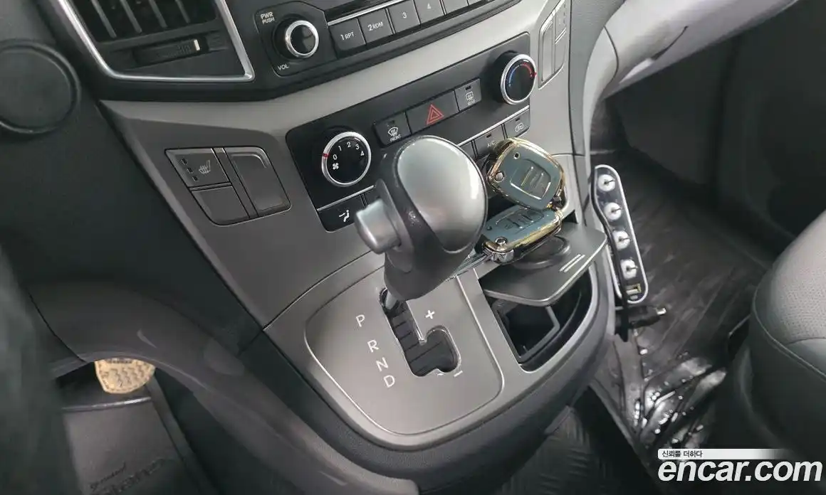 Hyundai Starex 2016 2.5 Автомат в Москве № 583603, фото 9