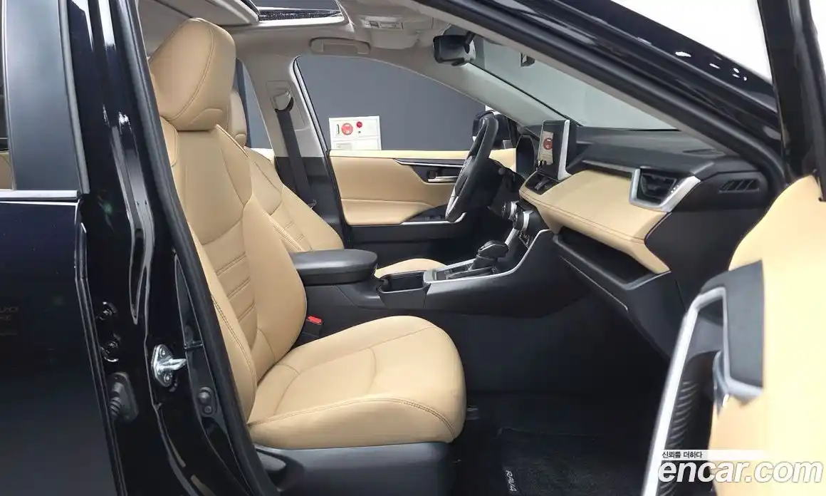 Toyota RAV4 2025 2.5 Автомат в Москве № 584555, фото 11