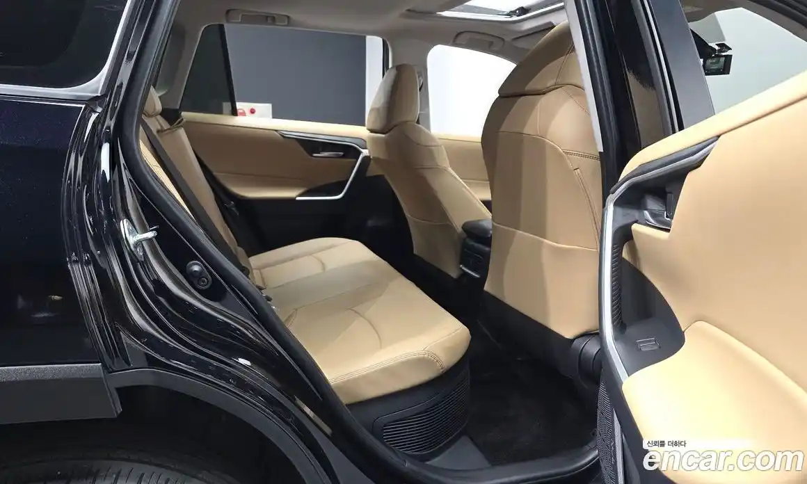 Toyota RAV4 2025 2.5 Автомат в Москве № 584555, фото 12