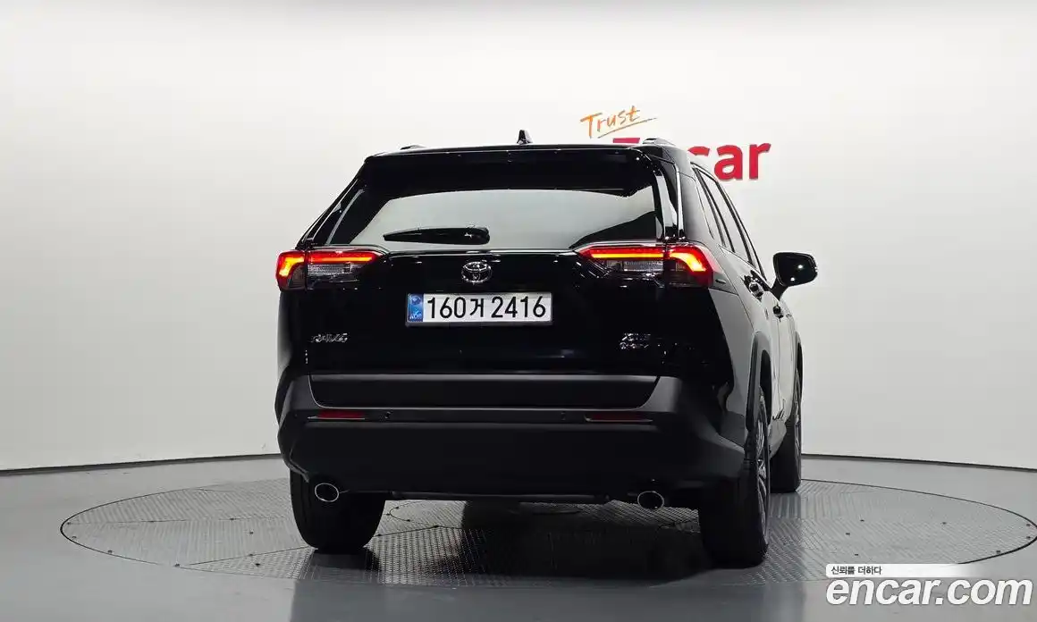 Toyota RAV4 2025 2.5 Автомат в Москве № 584555, фото 4