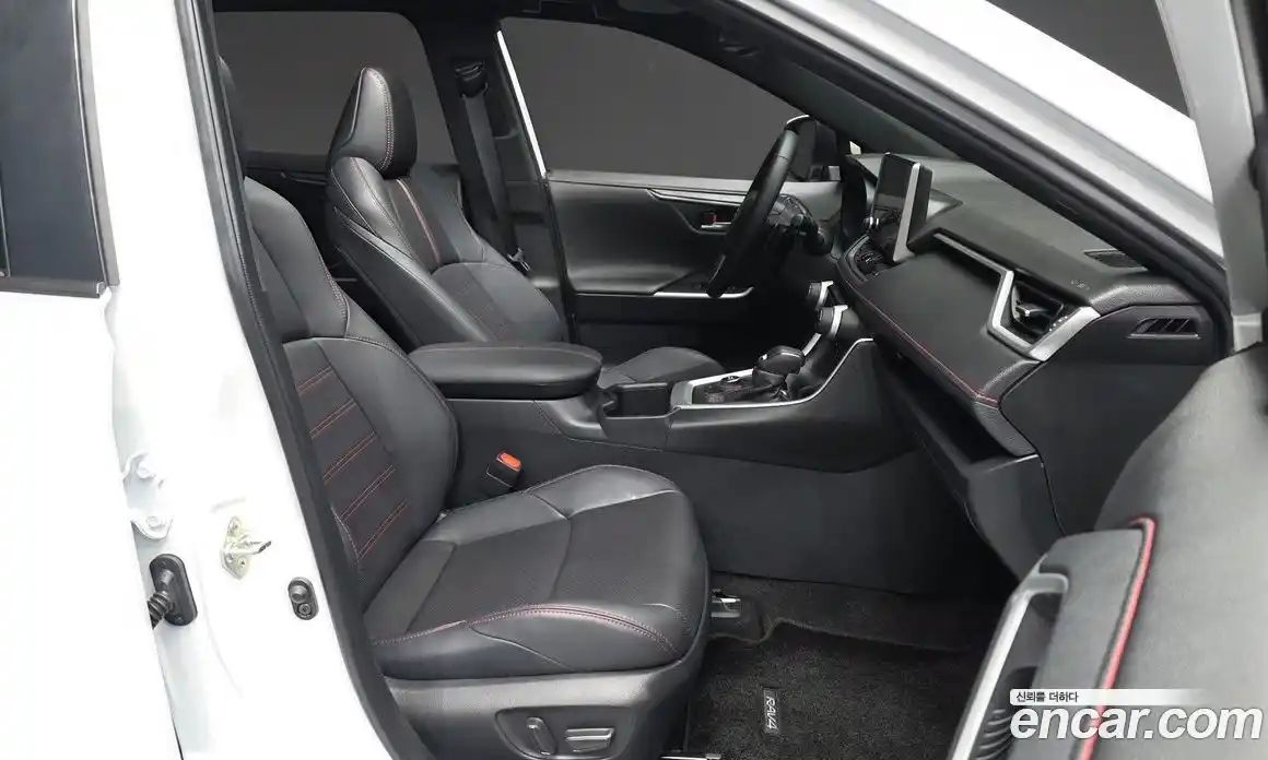 Toyota RAV4 2025 2.5 Автомат в Москве № 584556, фото 11