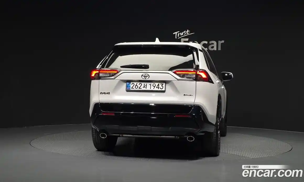 Toyota RAV4 2025 2.5 Автомат в Москве № 584556, фото 4