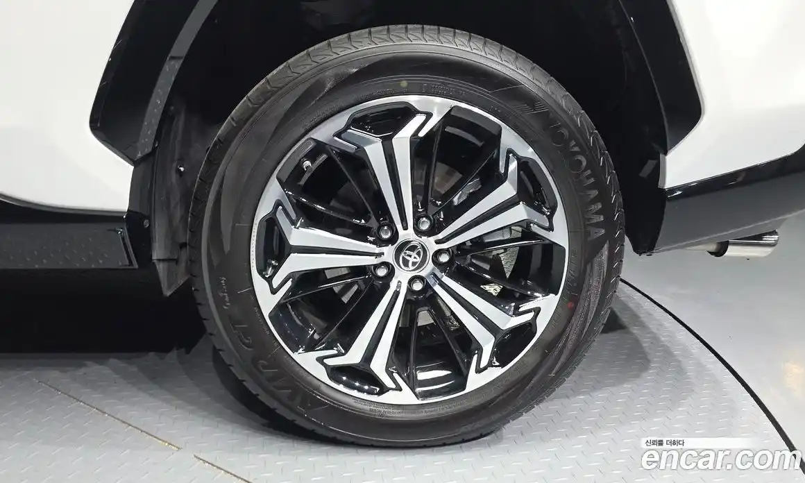 Toyota RAV4 2025 2.5 Автомат в Москве № 584556, фото 5