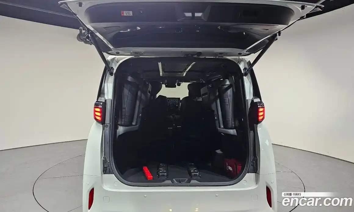 Toyota Alphard 2024 2.5 Автомат в Москве № 584575, фото 20