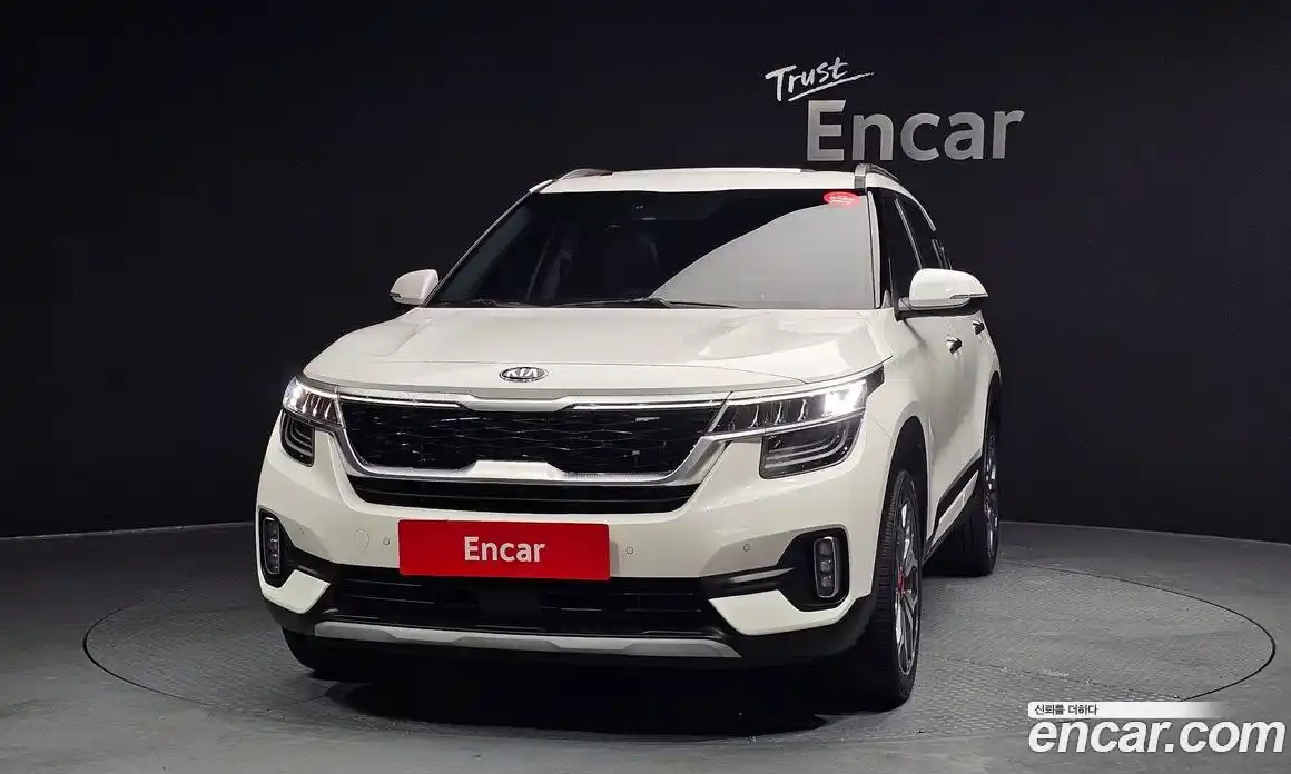 Kia Seltos 2021 1.6 Автомат в Москве № 586871, фото 3