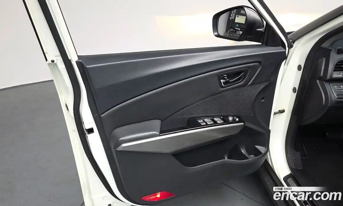 SsangYong TIBOLI 2015 1.6 Автомат в Москве № 589246, фото 12